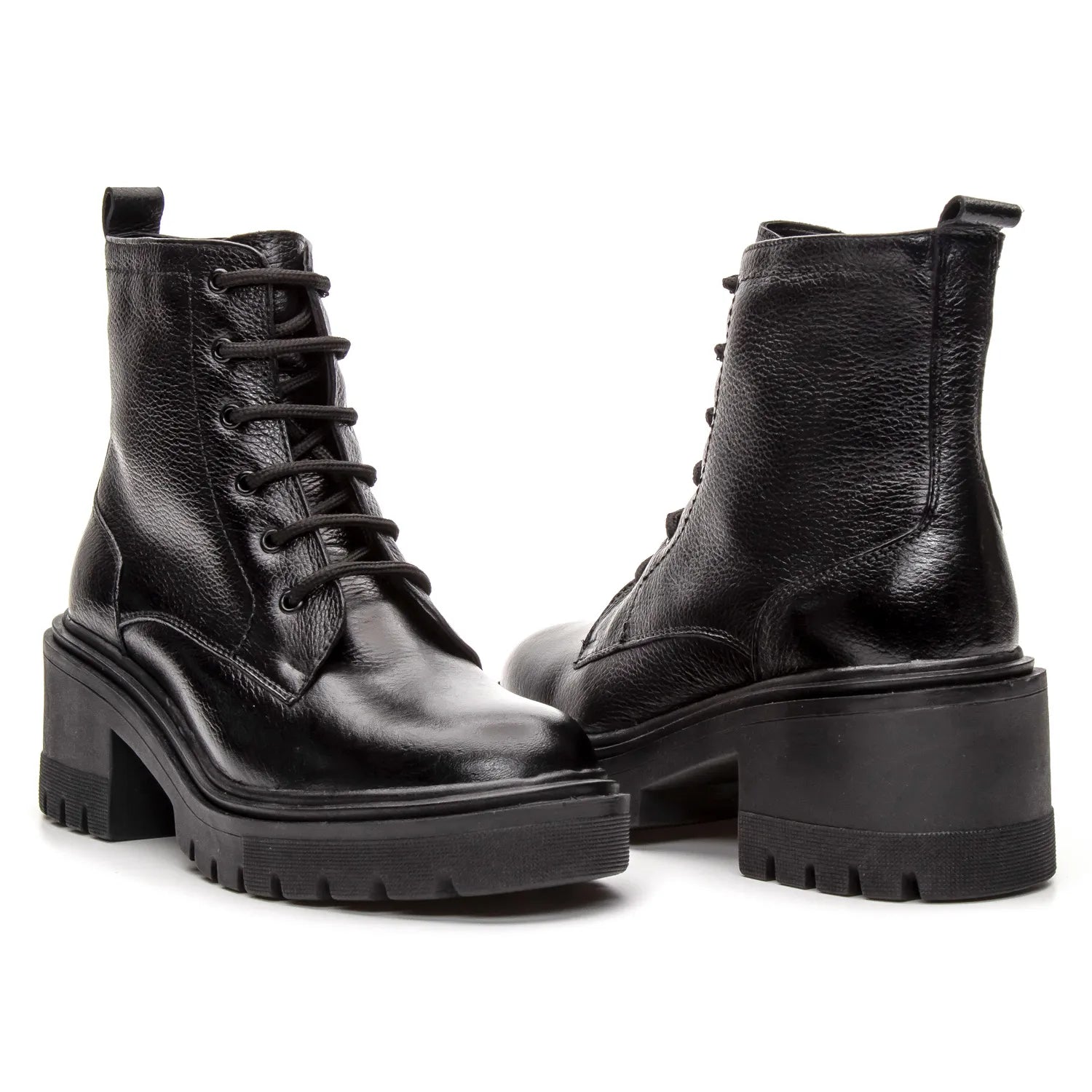 Bota Valora Feminina Cano Curto Tratorada Preta - 3750